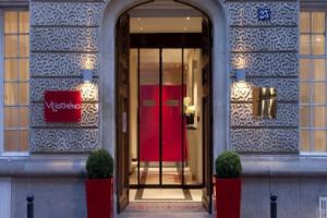 Villathena, Париж