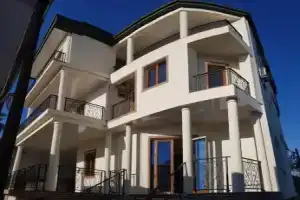 Mari Guest House, Чакви