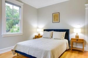 Dog-friendly Durham Home - Walk Downtown!, Дарем
