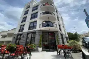 Baba's Hotel, Бар