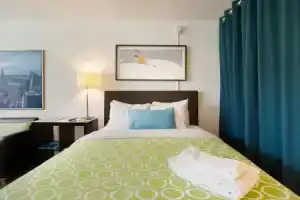 CCE Cute Cozy Studio Next-door to Midtown, Атланта