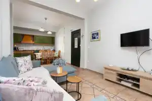 Michalis Large Private Pool Walk to Beach Sea Views A C Wifi Car Not Required Eco-friendly - 1828, Ниссаки