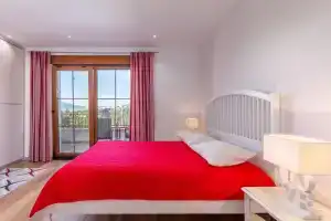 Stunning Home in Kostrena With 3 Bedrooms, Wifi and Outdoor Swimming Pool, Риека