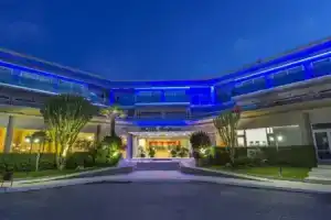 Cathrin Hotel, Фалираки