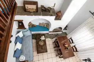 Nostalgia Suites, Фалираки