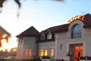 Hotel «Złote Dęby», Варшава