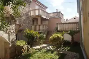 House 7044, Крк