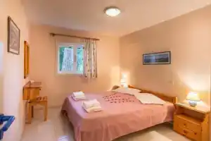 Ormos Drepanou Apartments, Лигия