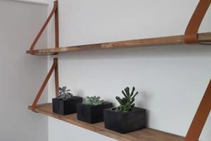 Studio B., Ла-Боль