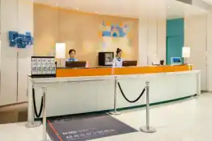 Holiday Inn Express Shanghai Zhenping, An Ihg Hotel, Шанхай