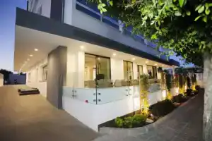 Pefkos City Hotel, Лимассол