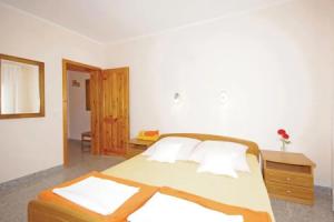 Awesome Home in Makarska With Wifi and 1 Bedrooms, Макарска