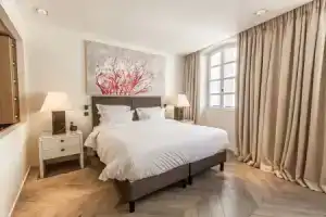 Отель «Hôtel Le Yaca», Сен-Тропе