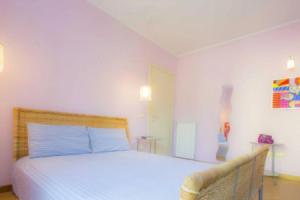 Two roomed apartment well-furnished with pool and close to the beach in Porto Azzurro-BAIA FIORITA, Порто-Аццурро