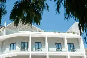Seasabelle Hotel near Athens Airport, Артемида