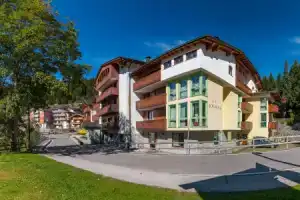 Hotel «Bonapace ***S», Мадонна-ди-Кампильо