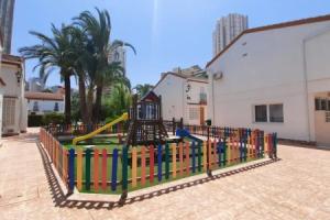 Two Bedroom Townhouse Bungalow In A Secure Complex In Benidorm Free Wifi, Бенидорм