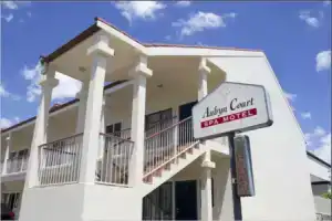 Мотель «Aubyn Court Spa», Палмерстон-Норт