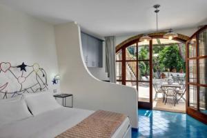 Apartment With Terrace Overlooking Sea Near Ancient Fishing Port, Масса Лубрензе