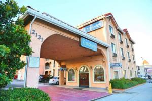 Ramada by Wyndham Pasadena, Пасадена