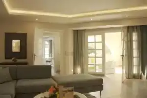Апарт-отель «Suites Hôtel Les Charmilles & Spa», Ламарса