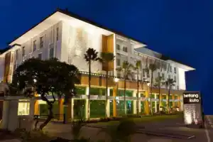 Bintang Kuta Hotel, Кута
