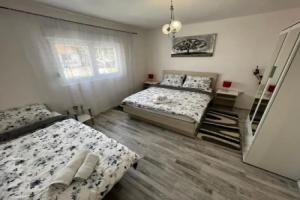 Apartment No1, Кореница