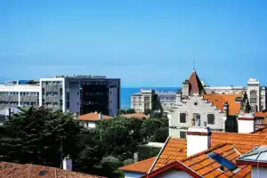 Views, Биарриц