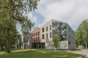 Lajos Hotel, Бирштонас