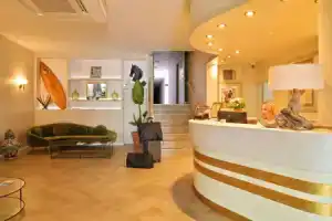 Отель «Hôtel Restaurant Dolce Vita», Аяччо