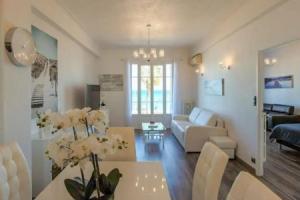 Sea Front Suite - Panoramic View with Terrace - 85 M, Ницца