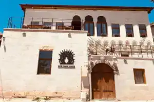Zuwinasa House Hotel, Аванос