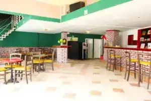 Eagle’s Nest Hostel, Постройна