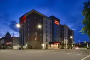 Hampton Inn & Suites Greensboro Downtown, Гринсборо
