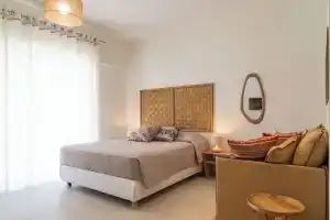 Arancia Elegant Rooms and Suites, Толо