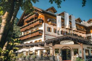 Hotel Corona, Мареббе