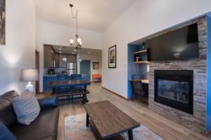Zephyr Mountain Lodge, Condo | 2 bedroom, Gas Fireplace & Continental Divide Views (Premium Rated Condo 1701), Винтер-Парк