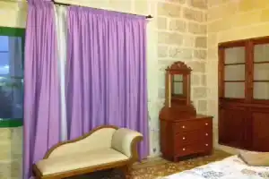 Gozo B&B, Айнсилем