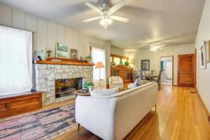 Stroll to Bradenton Riverwalk! Stylish Apartment, Брадентон