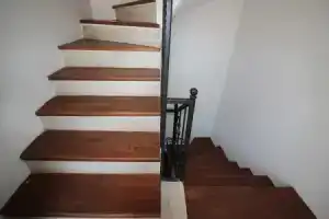 Dingin Pansiyon, Бозджаада