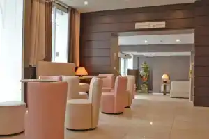 Отель «Hôtel Croix des Bretons - Lourdes Pyrénées», Лурд