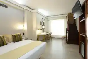 Hotel «Ciudad de Vigo», Виго