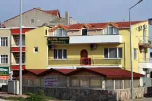Meric Family Pension, Эджеабат