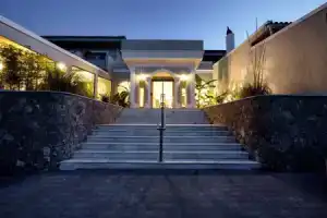 Marie Hotel, Ахарави