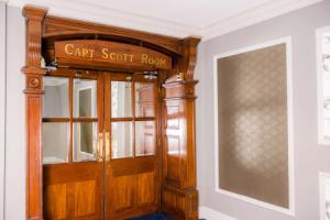 The Royal Hotel Cardiff, Кардифф