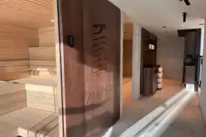 The Zipper Hotel & Apartments, Нойс