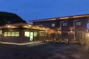 Thyme Xeriscape Hostel, Канчанабури