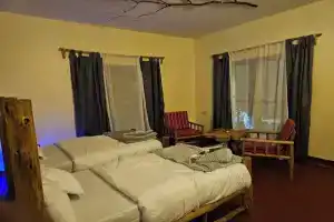 African Royal Villa and Campsite, Карату