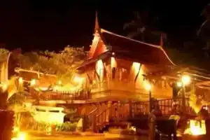 Отель «Harry's Bungalows & Restaurant», Мэнам