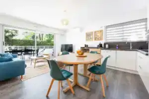 BNB RENTING 2 bedrooms near the beach 300 meters, Антиб
